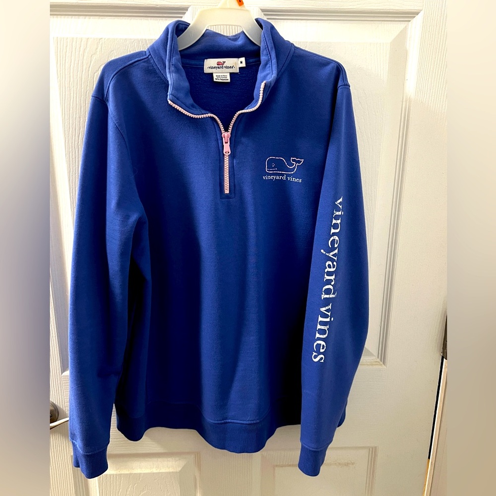 Vineyard Vines Whale Graphic 1/4 Zip
Sweatshirt Pullover- Size: medium